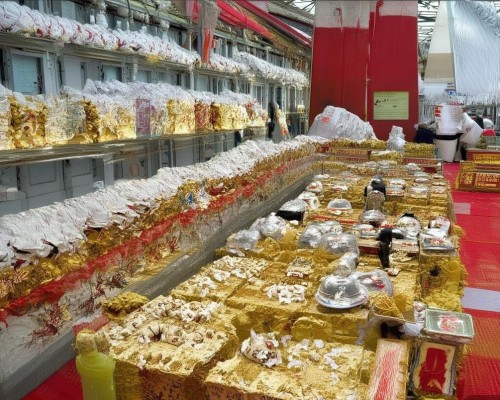 嗯，用户让我写一篇关于自体软骨的文章，标题和内容都要写。首先，我得理解自体软骨是什么，它在医疗中的应用有哪些，以及它的发展现状和未来趋势