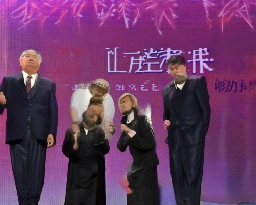 嗯，用户让我写一篇关于注射隆鼻的文章，标题和内容都要写。首先，我得确定标题，要吸引人又专业。可能用注射隆鼻，从选择到效果的全指南这样的标题，既涵盖了注射隆鼻的全过程，又说明了内容的全面性