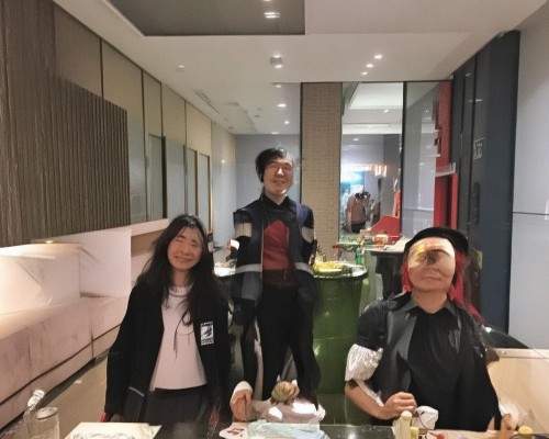 嗯，用户让我写一篇关于玻尿酸注射的文章，标题和内容都要写。首先，我得确定标题，得吸引人，同时涵盖玻尿酸注射的主要点。玻尿酸注射通常用于补水，改善皱纹，所以标题可以是玻尿酸注射，补水与抗皱的秘密